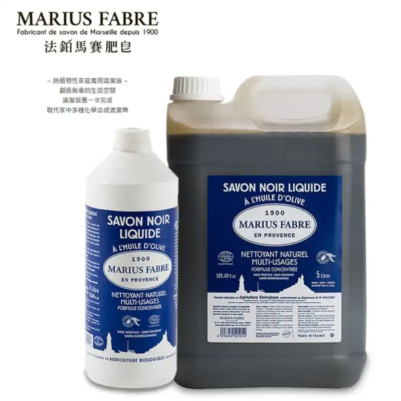 法國法鉑（Marius Fabre）黑肥皂液，包含一罐 1 公升白瓶與一罐 5 公升大容量黑桶，標榜純植物性橄欖油配方與萬用清潔功能。
