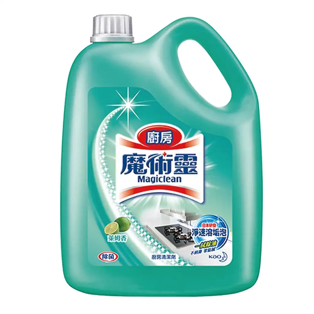 白底背景上有一桶綠色瓶身的魔術靈廚房清潔劑，標籤上印有萊姆圖案標示「萊姆香」，並強調「日本研發 淨速溶垢泡」、「一拭除油」等產品功效字樣。